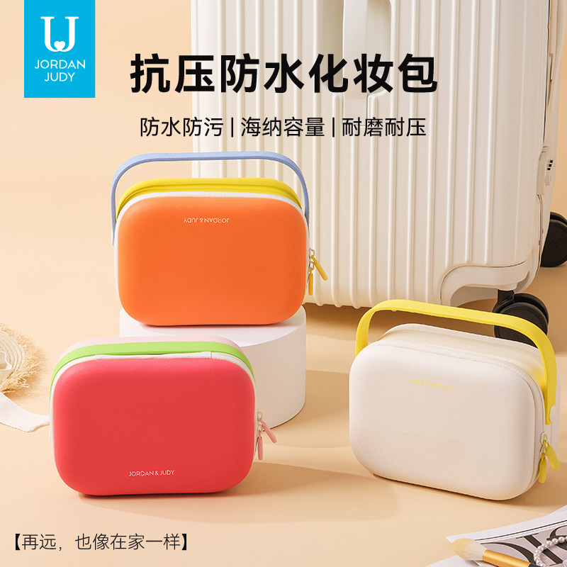 Portable makeup bag with large capacity, compartmentalized design for organizing cosmetics, waterproof and pressure-resistant, portable makeup bag for travel, wash bag